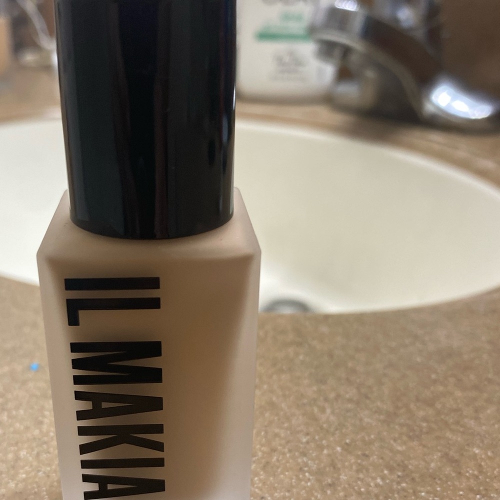 IL Makiage Foundation